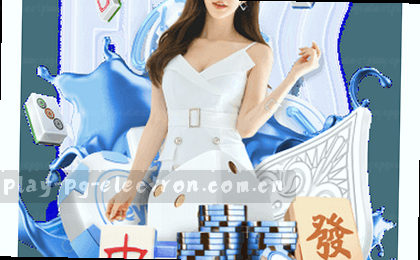 老人端详褪色相册 孩童踮脚触摸屏幕